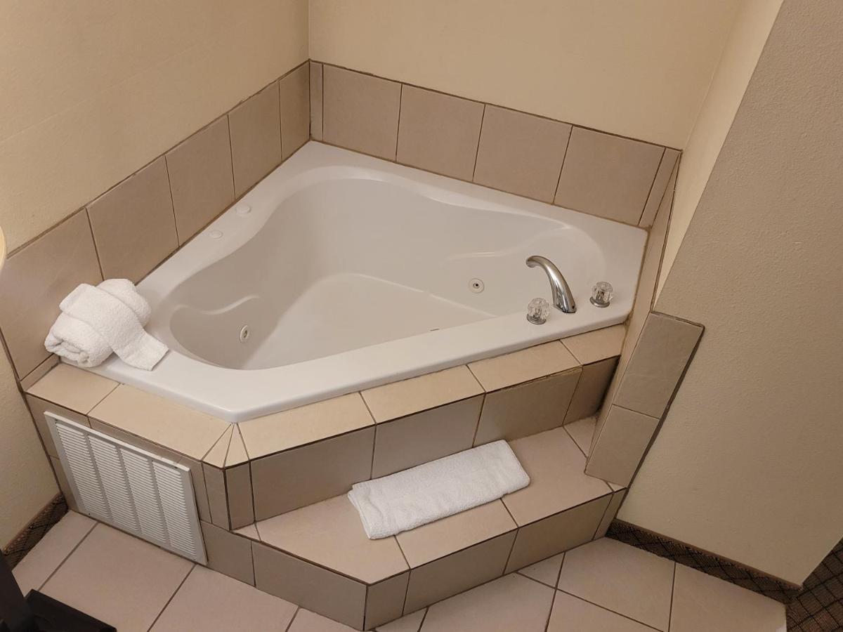 Home Inn & Suites Montgomery Bagian luar foto