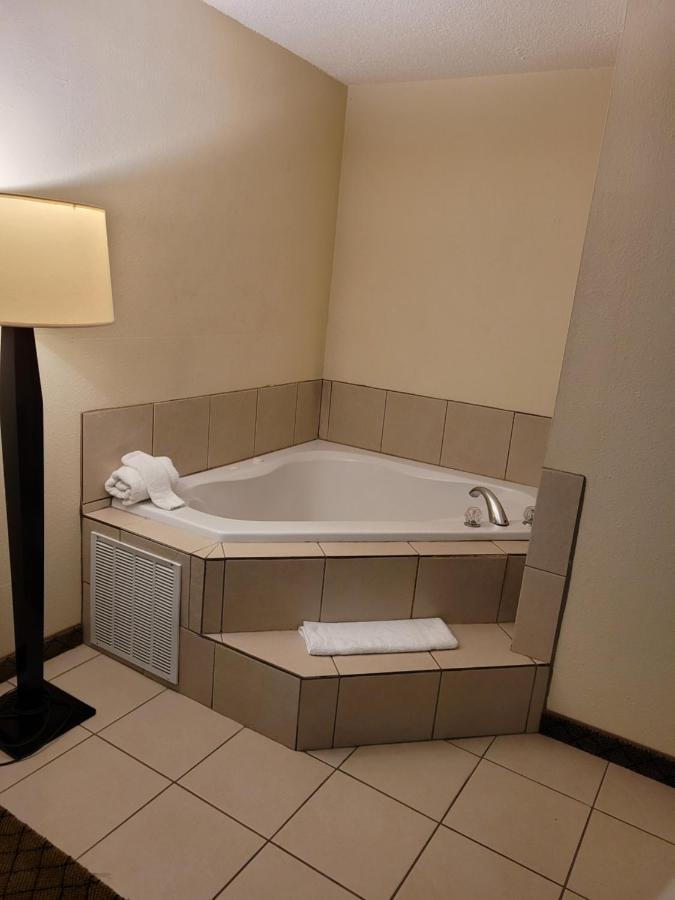 Home Inn & Suites Montgomery Bagian luar foto